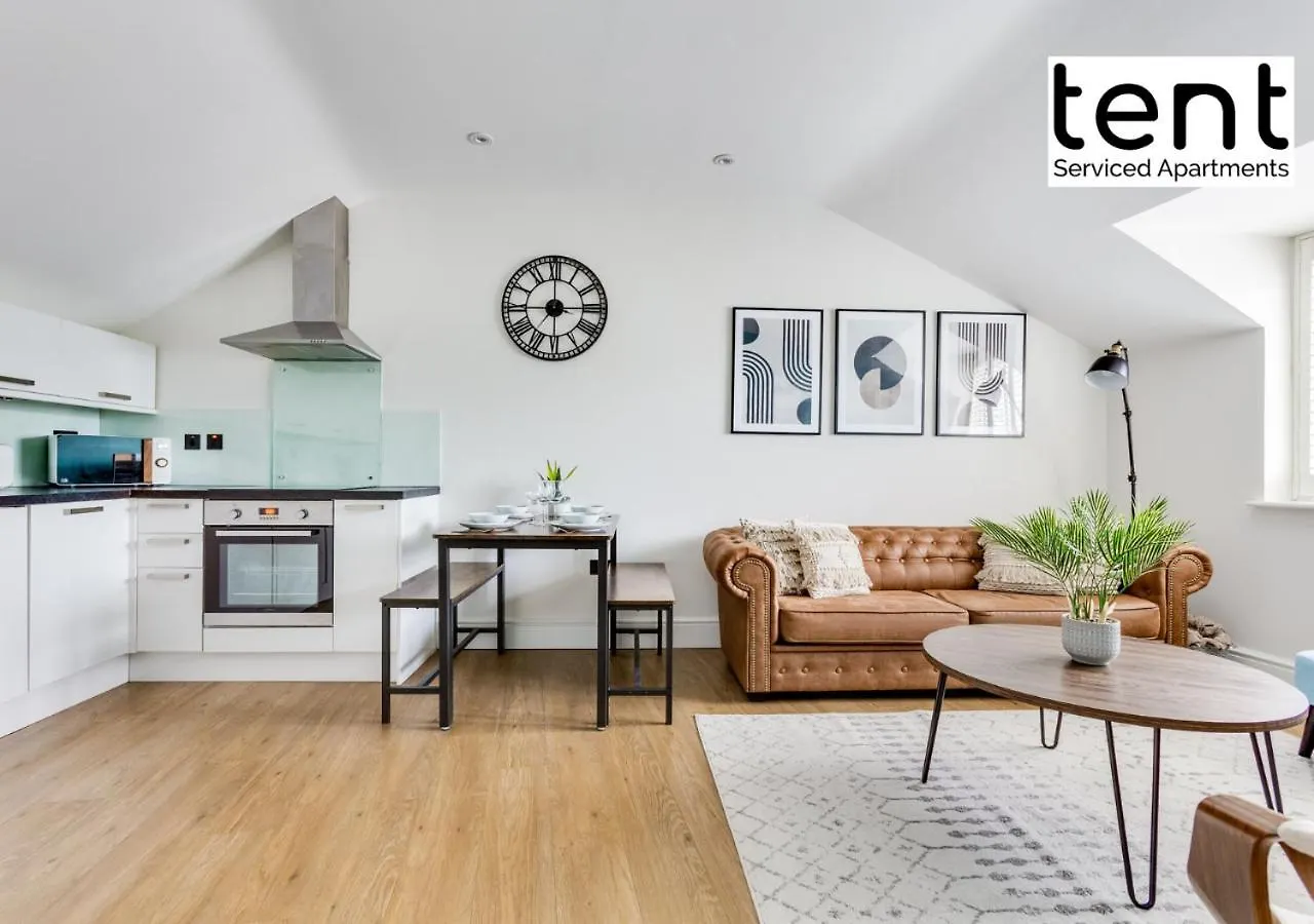 Central 1 Bedroom Apt , Pkg, Great For Long Term Guests Egham 0*,
