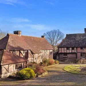 Holiday home Finest Retreats - Sandhill With Hot Tub, Turners Hill