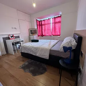 Homestay Esther's Peaceful Oasis, Erith